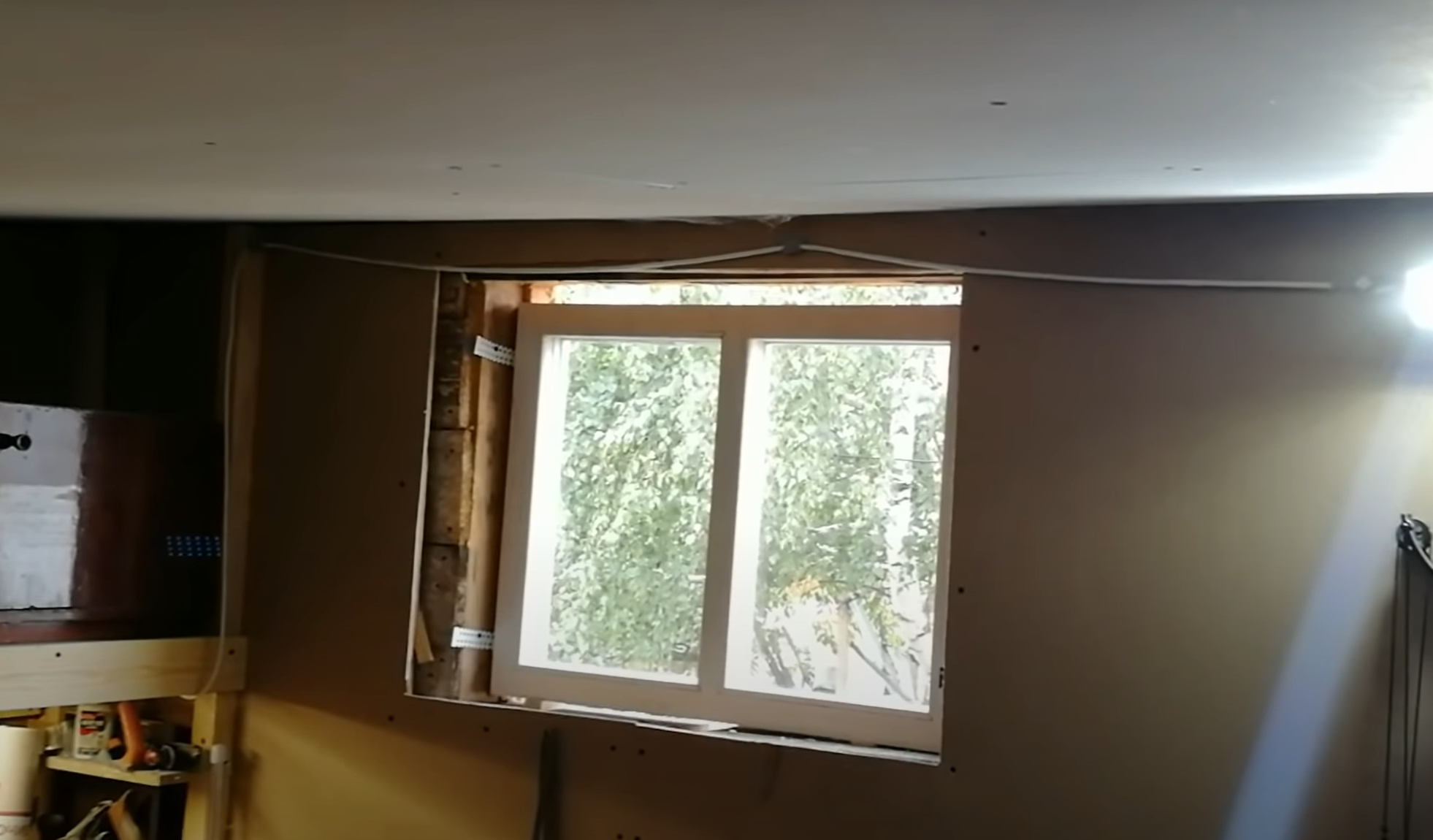 Одностворчатое деревянное окно